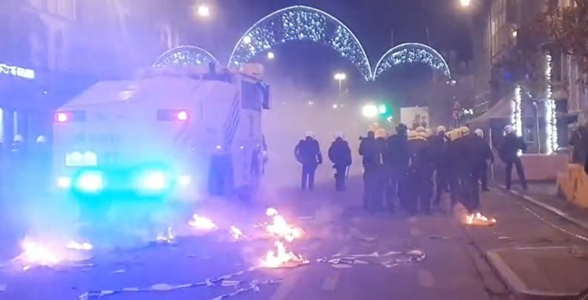 Policja w Brukseli użyła armatek wodnych. Doszło do...