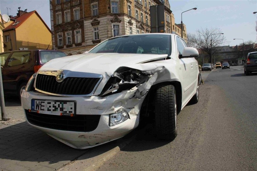 Wypadek na skrzyżowaniu Armii Krajowej z Katowicką. Zderzyły...