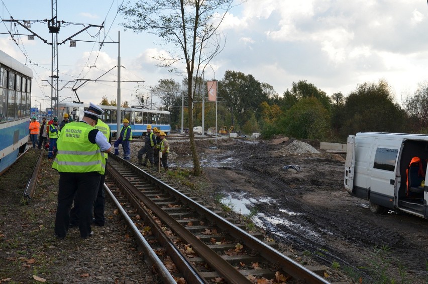 Leśnica bez tramwajów. Torowisko na Kosmonautów było zamknięte [ZDJĘCIA]