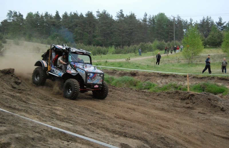 Rajd w Miastku od lat gromadzi śmietanke off-roadowej...