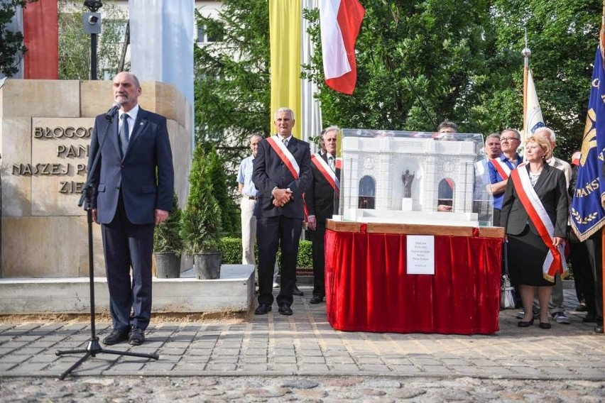 Poświęcenie figury Chrystusa. Antoni Macierewicz w Poznaniu