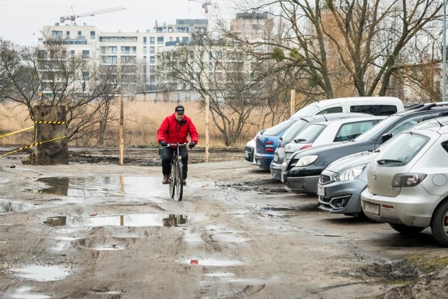 Końcówka ulicy Paderewskiego nie przypomina ulicy położonej w centrum miasta.