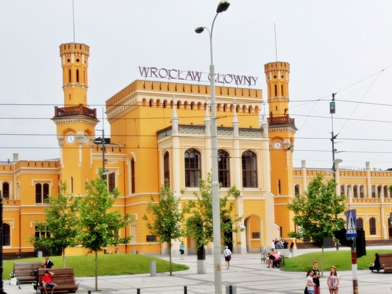 Przed szarością uchronił się wrocławski Dworzec Główny.