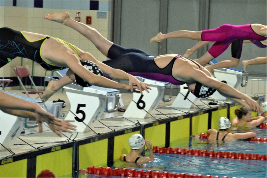 Pływanie. Unia Oświęcim dominowała w mistrzostwach Małopolski i szlifowała formę na ligę SMS [ZDJĘCIA]