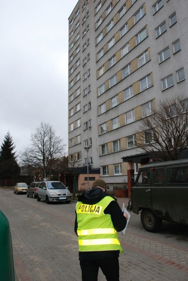 Policjanci w Słupsku szukają złodzieja elementów wind