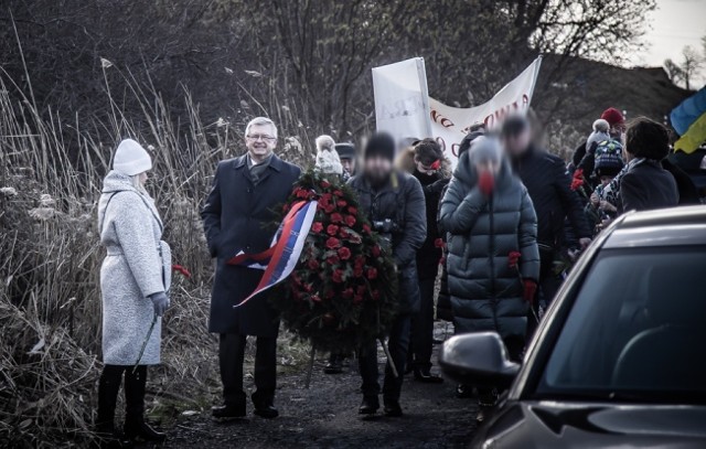 Rosyjski ambasador uczcił kata Armii Krajowej.  Byli z nim "polscy patrioci".