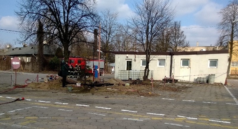 Wybuch na stacji paliw przy ul. Solec. Dwie osoby zostały ranne [ZDJĘCIA]