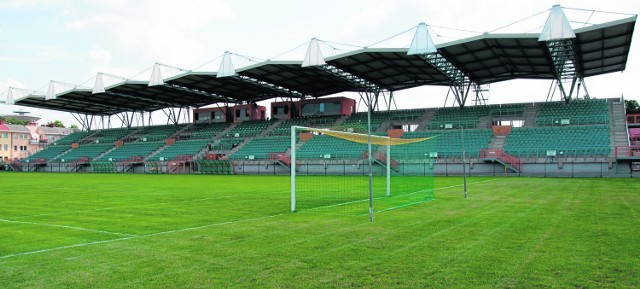 Trybuna Stadionu Miejskiego w Tarnobrzegu była budowana etapami. Teraz kibice Siarki mogą oglądać zmagania swoich pupili w bardzo dobrych warunkach.