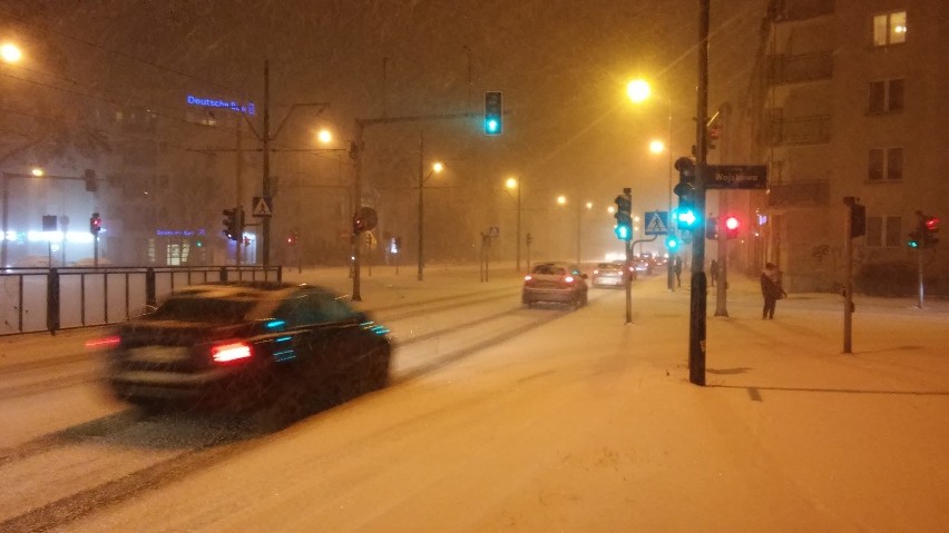 Zawieje i zamiecie śnieżne w stolicy Wielkopolski. W środę...