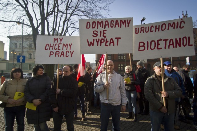 24 marca pracownicy Bioetanolu protestowali przed Urzędem Wojewódzkim w Toruniu