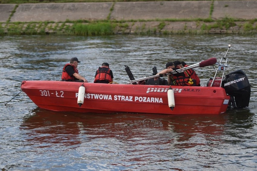 Trwają poszukiwania osoby, która wpadła do Warty