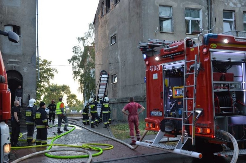 Pożar w Lęborku 10.06.2018. Płonął budynek wielorodzinny...