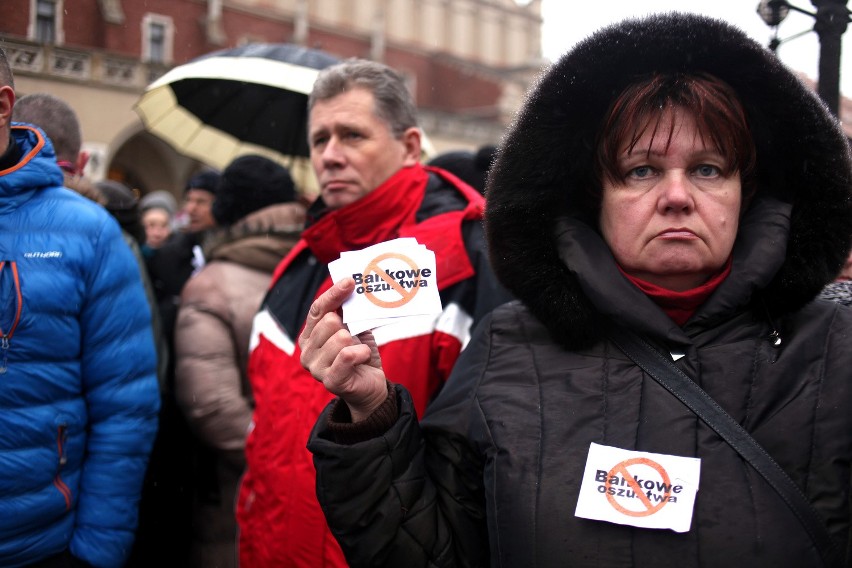 Frankowicze protestują na Rynku w Krakowie