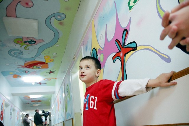 Ja wolałbym samochody, ale rybki na ścianach to też bardzo fajny pomysł &#8211; ocenia 6- letni Dawid Tyborowski, pacjent białostockiej onkologii