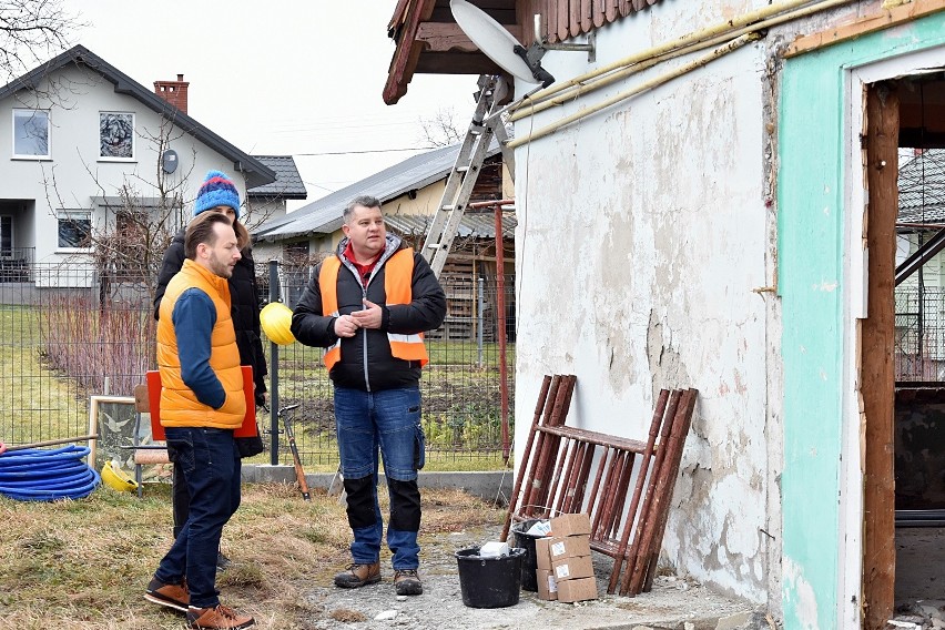 Gorlice. Byliśmy na planie programu Nasz Nowy Dom! Pracuje tam 40-osobowa ekipa Polsatu. Odmieniają życie rodziny Wiejaczków [31.01.]