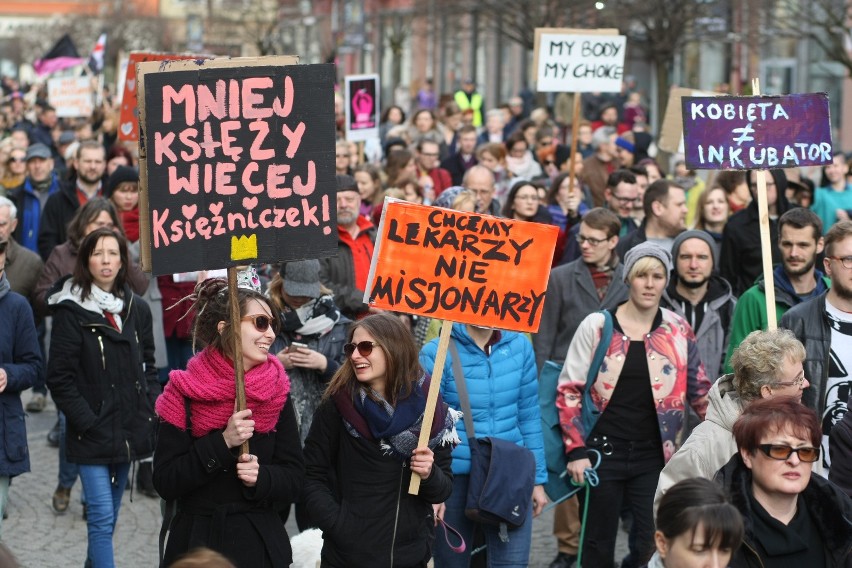 W ostatni weekend protesty kobiet przeciw przemocy i...