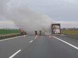 Pożar ciężarówki na autostradzie A2 na wysokości Dopiewa. Są utrudnienia w ruchu