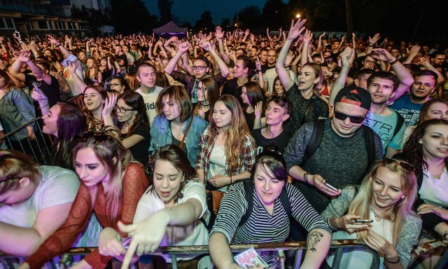 Zobaczcie jak bawili się studenci na Kujaviadzie. Wystąpili:- Steel Drunk- Fain- Łydka Grubasa- Tede- Elektryczne GitaryKujaviada Juwenalia Bydgoskie - zobacz wideo.