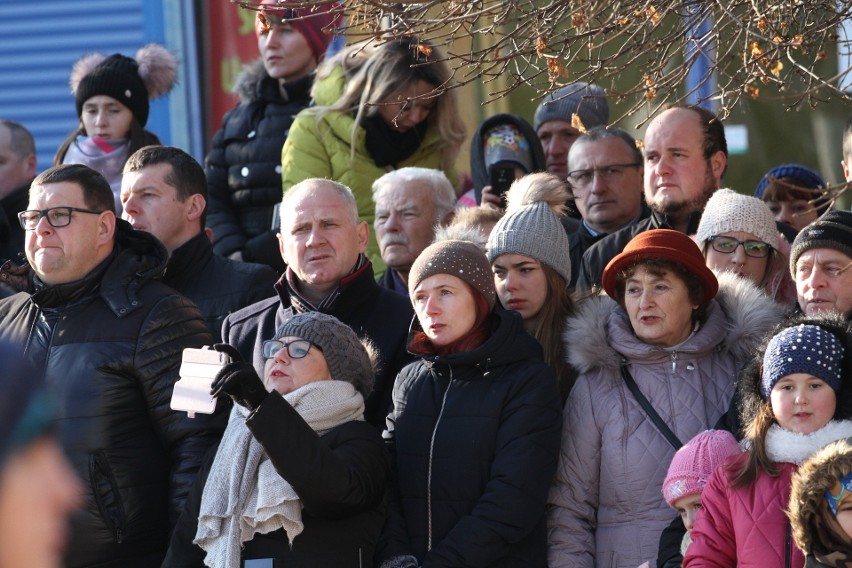 Na Placu Bartosza Głowackiego w Tarnobrzegu  „Terytorialsi” wypowiedzieli rotę przysięgi wojskowej. Było bardzo uroczyście (duzo zdjęć)