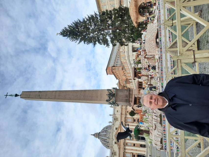Odsłonięcie szopki i rozświetlenie choinki na Placu świętego Piotra w Rzymie. Opowiedział nam o tym ojciec Szczepan Praśkiewicz [ZDJĘCIA]
