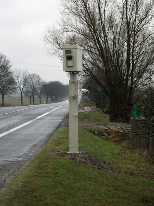 Ten radar postawiono już w miejscowości Kłobuczyn na drodze nr 3. Od przyszłego roku będzie on częścią sieci radarów, jaka powstanie w ramach programu ,,Drogi zaufania''.