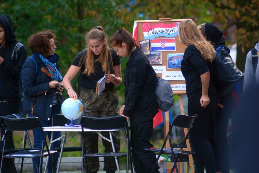 Europejski Dzień Języków 2018 w Radomiu. Młodzież ze szkół średnich bawiła się podczas gry miejskiej. Były też inne atrakcyjne wydarzenia