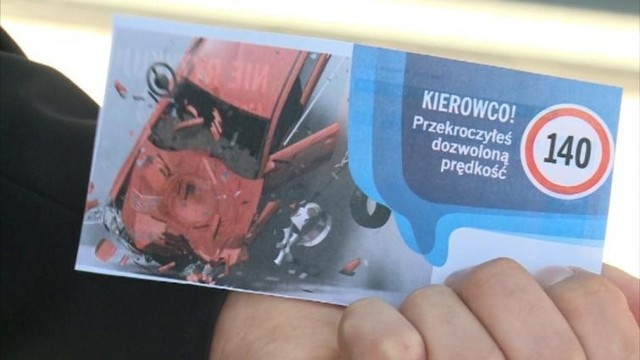 Takie ulotki dostają kierowcy, którzy między bramkami autostrady A1 przejadą ze średnią prędkością większą niż 140 km/h