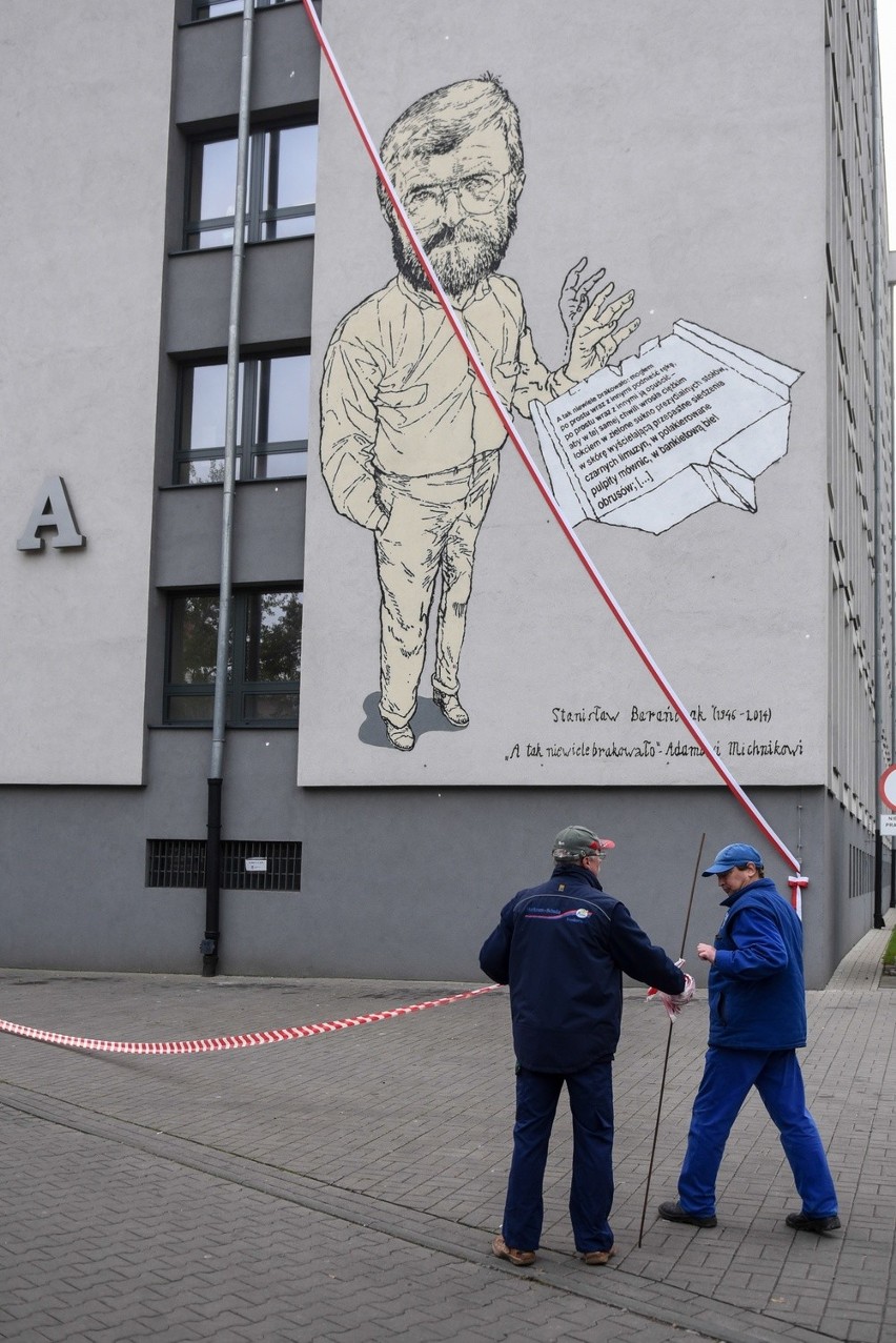 Mural Stanisława Barańczaka odsłonięty