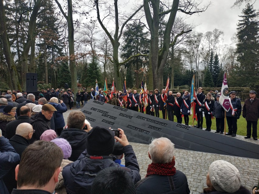 SZCZECIN. Na cmentarzu komunalnym w Szczecinie odsłonięto...