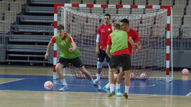 W Koszalinie trwa zgrupowanie reprezentacji Polski w futsalu. Nasza kadra trenuje m.in. w hali widowiskowo-sportowej przy ulicy Śniadeckich.