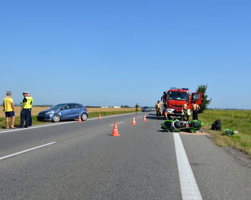 Wypadek na drodze wojewódzkiej 216 między Celbowem i Puckiem...