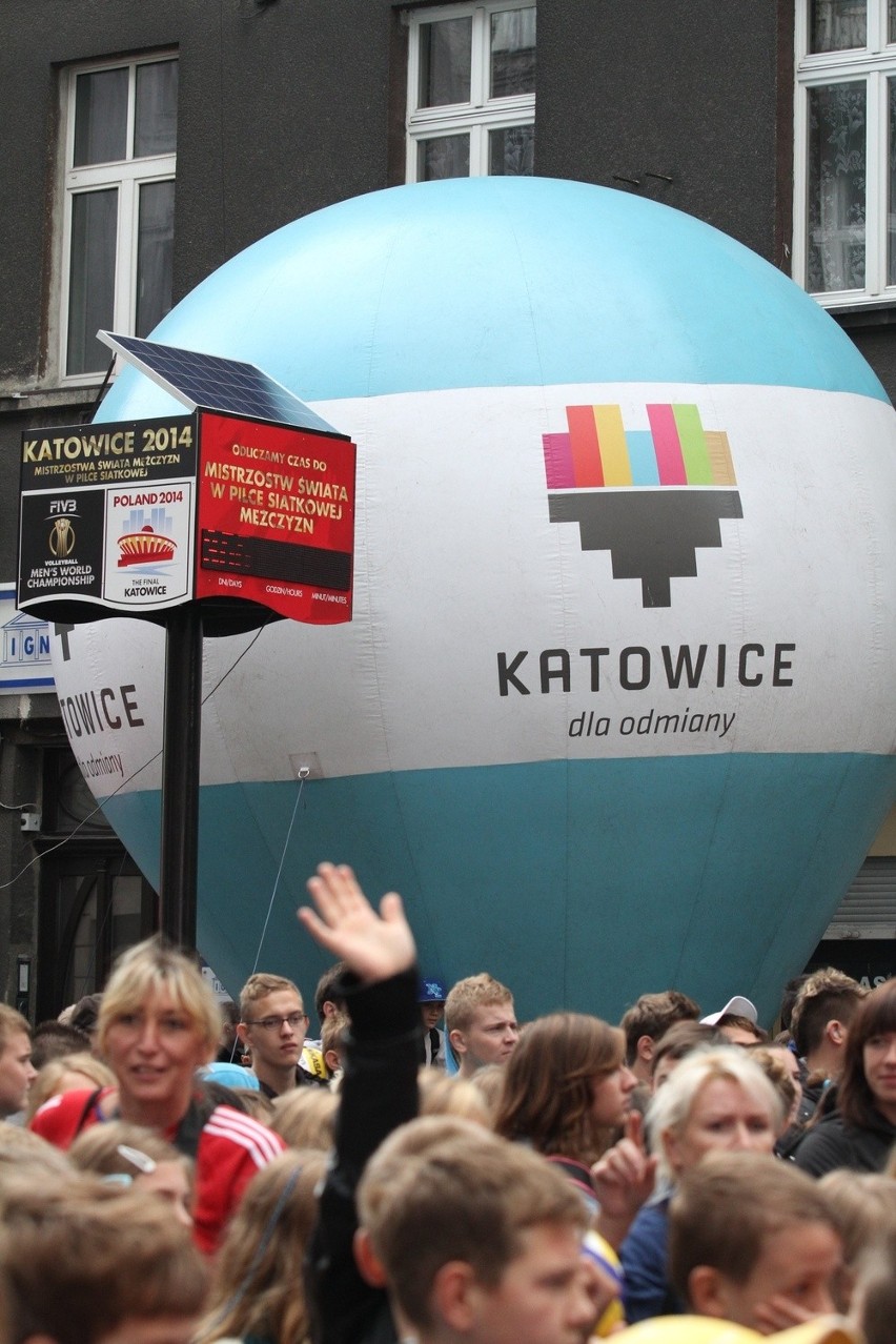 Katowice: na Mariackiej ruszył zegar mistrzostwa świata w siatkówce 2014 [NOWE ZDJĘCIA!]