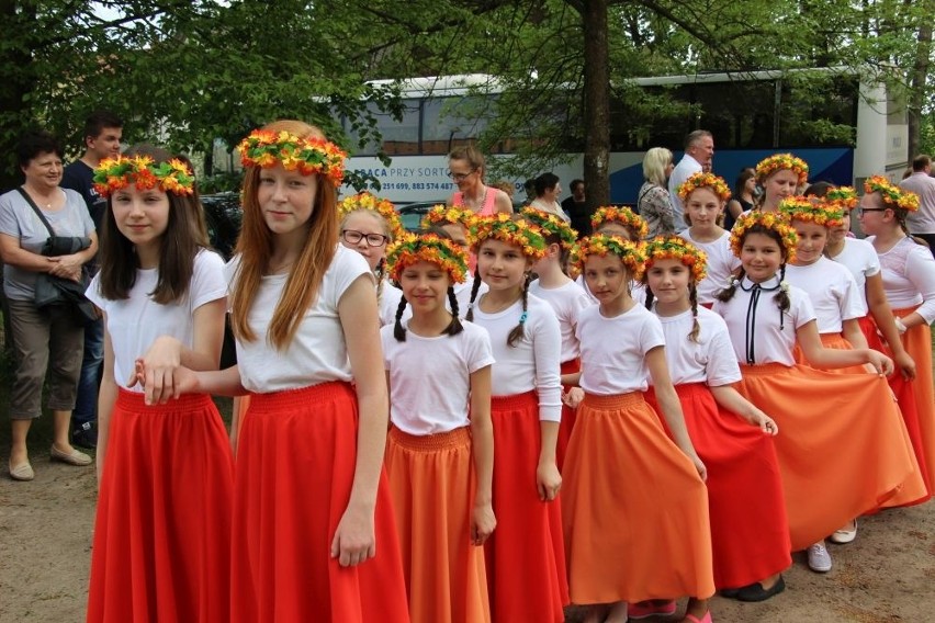 Święto Konstytucji 3 Maja w Bliżynie. 67 par zatańczyło poloneza [ZDJĘCIA]  