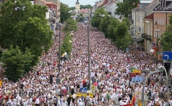 W zeszłym roku na głównej procesji na ulicy Lipowej zgromadziły się tłumy wiernych
