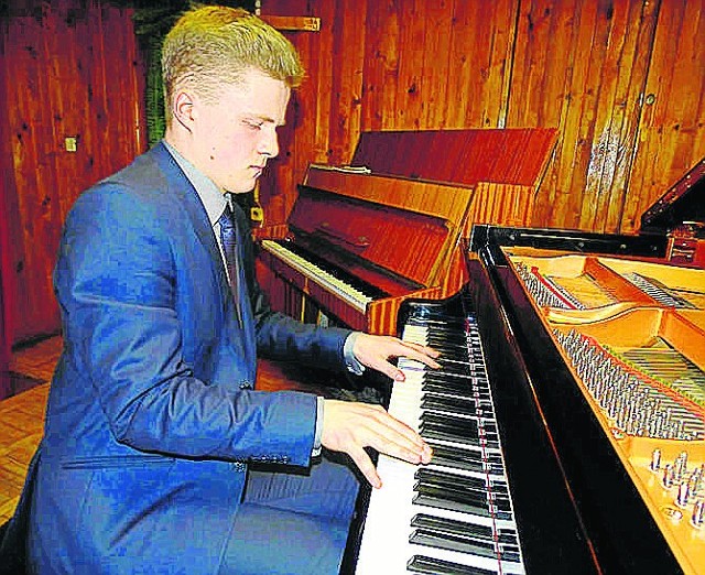 Antoni Kawecki jest laureatem licznych konkursów pianistycznych