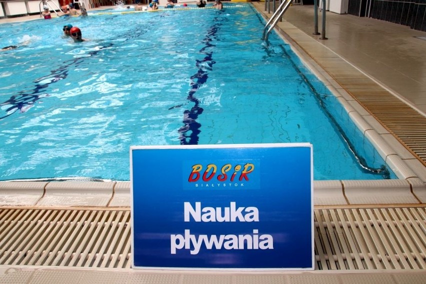 Białystok. BOSiR proponuje pływanie od podstaw i promocję dla uczestników nauki pływania