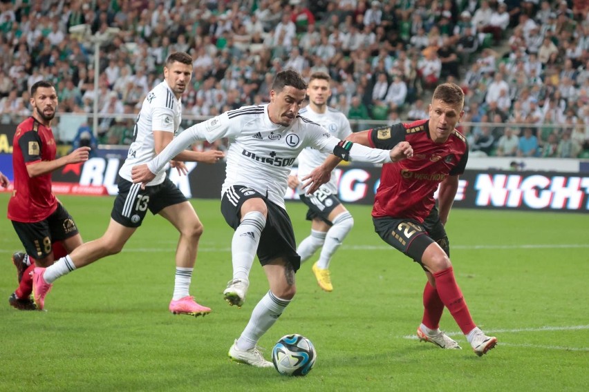 Legia Warszawa gra o mistrzostwo Polski, a Górnik Zabrze...