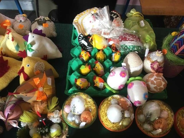W Szkole Podstawowej nr 11 im. Stefana Batorego w Inowrocławiu odbył się Kiermasz Wielkanocny, na którym można było zakupić ręcznie wykonane ozdoby świąteczne i pyszne słodkości. Popatrzcie na zdjęcia!