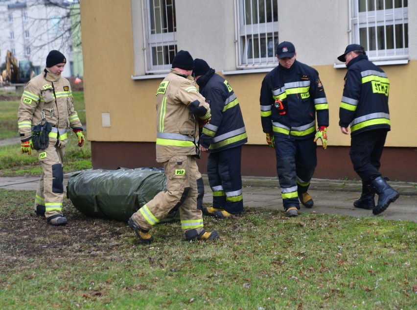 W środę, przed Oddziałem Zakaźnym Radomskiego szpitala...