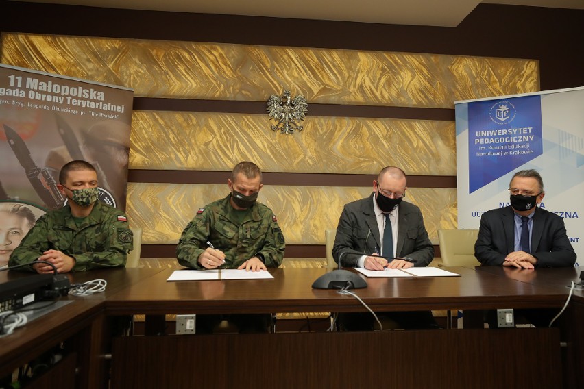 Krakowska uczelnia nawiązała współpracę z żołnierzami WOT. Będą budować kompetencje proobronne wśród studentów