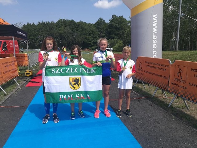 Na zawodach triathlonowych w Chmielnie reprezentaci klubu ze Szczecinka zajęli dwa pierwsze miejsca, trzecie i czwarte