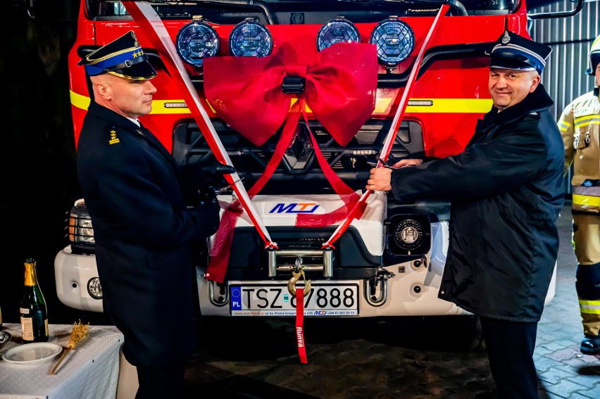 Wielkie święto strażaków z Turska Małego. Jednostka została włączona do Krajowego Systemu Ratowniczo-Gaśniczego, powitano też nowy wóz