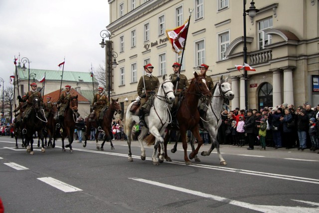 Główne uroczystości odbędą się tradycyjnie na pl. Litewskim. Zamknięta będzie część Krakowskiego Przedmieścia, gdzie odbędzie się m.in. musztra paradna, defilada kompanii honorowych i przejazd kawalerii