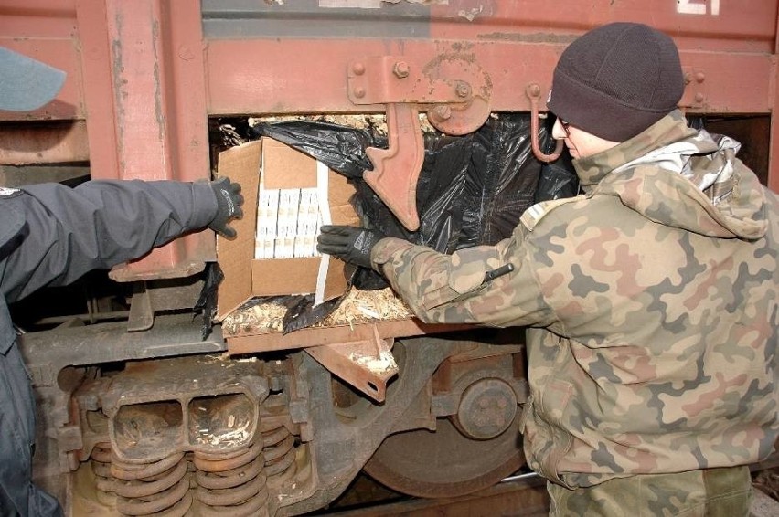 Terespol: Wagon z kontrabandą w rękach celników