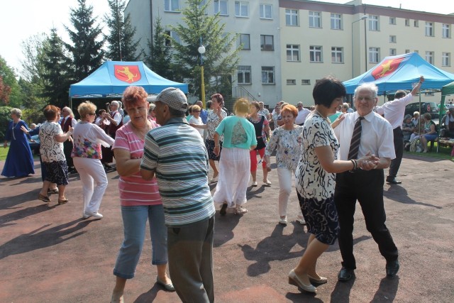 III Przegląd Zespołów Wokalnych  zorganizowano w muszli koncertowej. Zaprezentowały się 23 zespoły oraz gospodarze. Wystapiły zespoły z: Cierpic, Zbiczna, Lubiewa, Świecia nad  Osą, Torunia, Grębocina, Lubicza Dolnego, Papowa Biskupiego, Świecia nad Wisłą, Raciążka, Lubicza Górnego, Złejwsi Małej, Obrowa, Lisewa, Łubianki, Małej Nieszawki i Bydgoszczy oraz gospodarze: Unisławianki, Nasze Wspomnienie, Kapela z GOK-u, Duet M i Melody. Za prezentowany dorobek artystyczny wszyscy uczestnicy dostali dyplomy i puchary. Przegląd w Unisławiu zakończył się wspólną zabawą. Organizatorem imprezy był Gminny Ośrodek Kultury w Unisławiu, któremu wsparcie finansowego udzielili: Starostwo Powiatowe w Chełmnie, Gmina Unisław i Stowarzyszenie „Na Rzecz Rozwoju Gminy Unisław”. Przy organizacji pomogli również wolontariusze. Planowana jest już kolejna impreza - za rok.