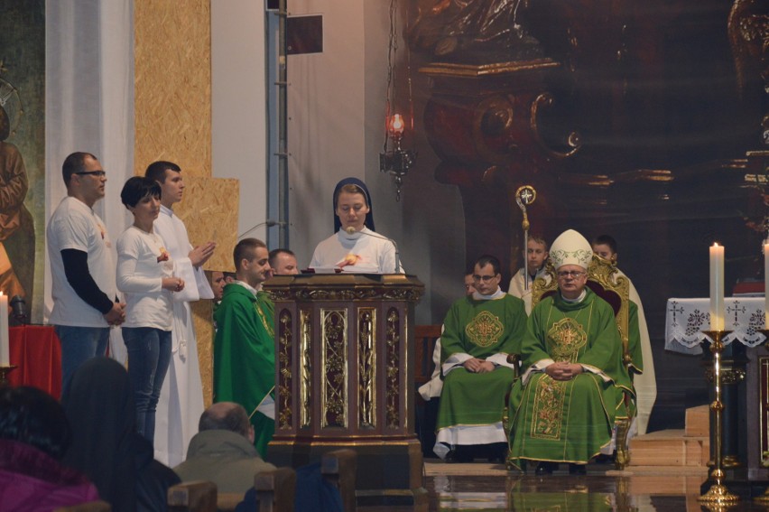 Biskup zaprosił wszystkich uczestników niedzielnej liturgii...