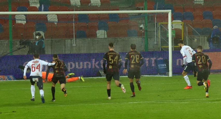 Górnik Zabrze pokonał w listopadzie Pogoń Szczecin 2:1.