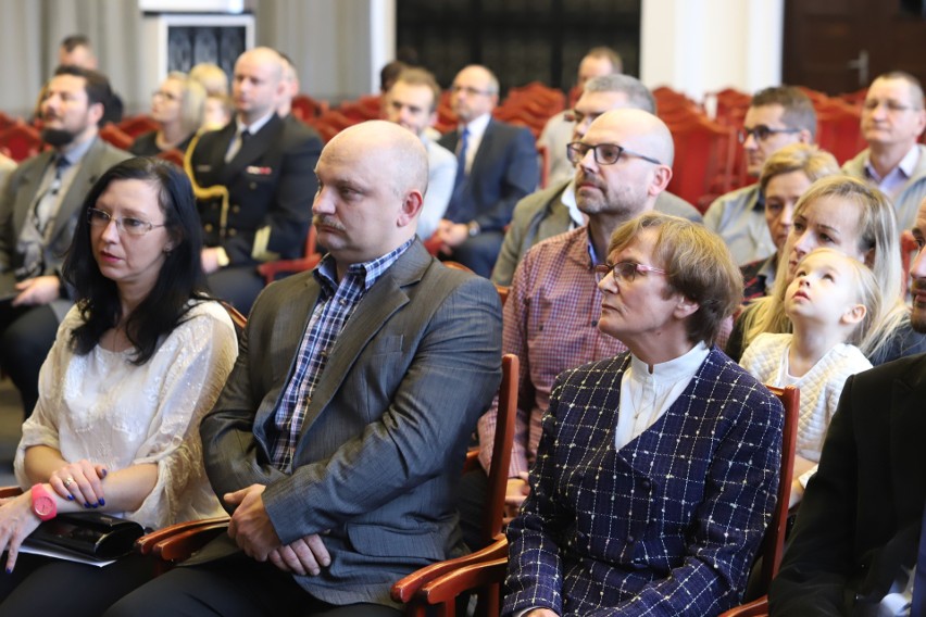 Odznaczono 40 honorowych dawców krwi Uroczystość odbyła się w Urzędzie Miasta Łodzi