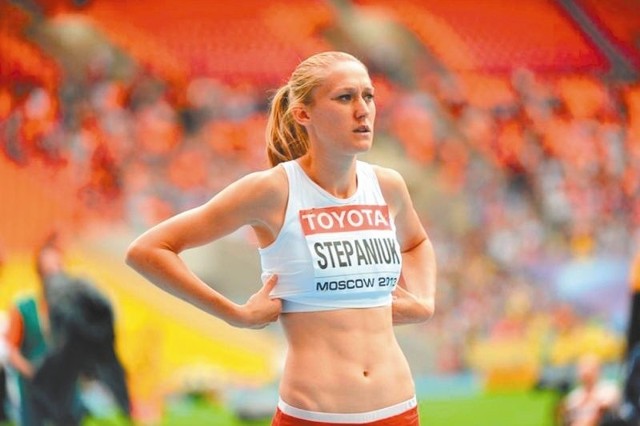 Na mistrzostwach świata w Moskwie Kamila Stepaniuk skoczyła 193 centymetry i zajęła siódme miejsce. W czerwcu tego roku startowała na zawodach w Opolu i ustanowiła tam nowy rekord Polski - skoczyła 199 cm. 