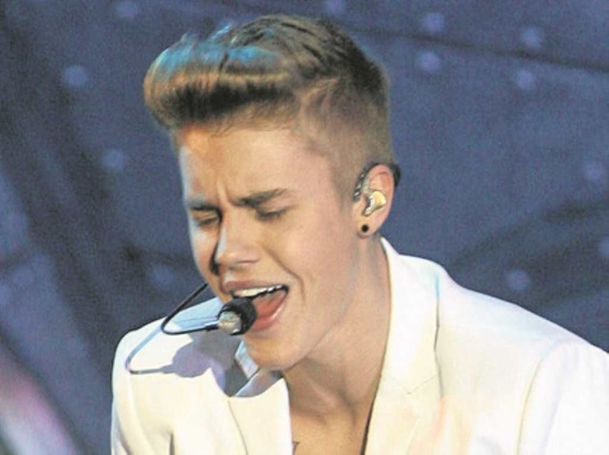 Justin Bieber zażyczył sobie jacuzzi i żelek, które można...